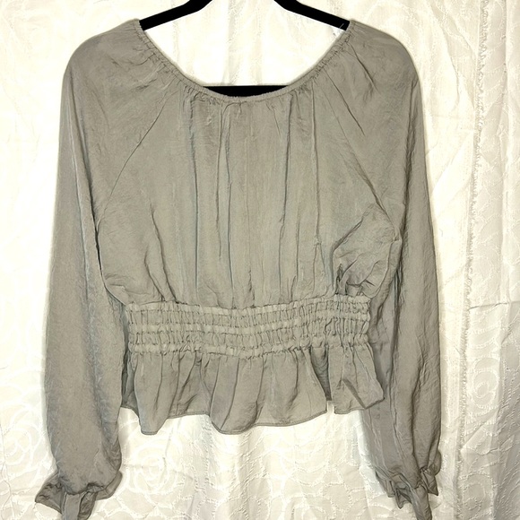 SHE AND SKY gray bohemian style balloon sleeve top. Elastic waist. Size Large. - Picture 6 of 9